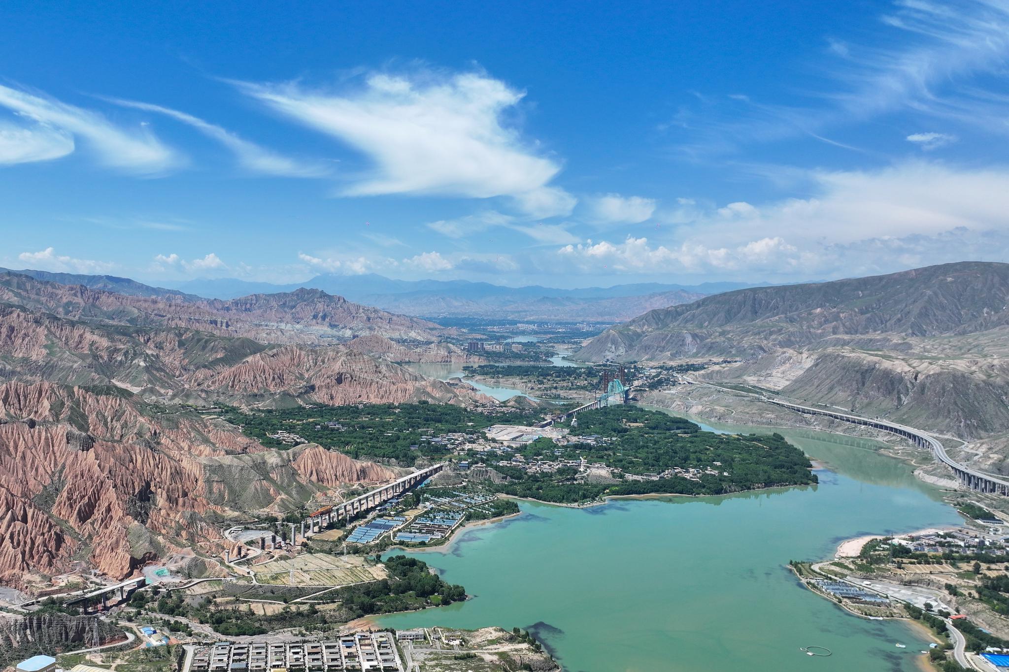 (资料图)航拍青海省尖扎县黄河沿岸风光。中新社记者 薛蒂 摄 (资料图)航拍青海省尖扎县黄河沿岸风光。中新社记者 薛蒂 摄